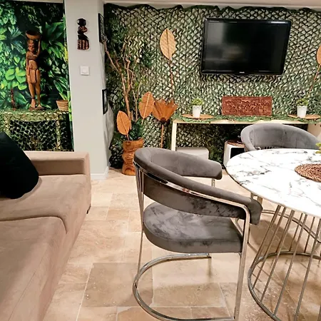 Secret Jungle Apartment *