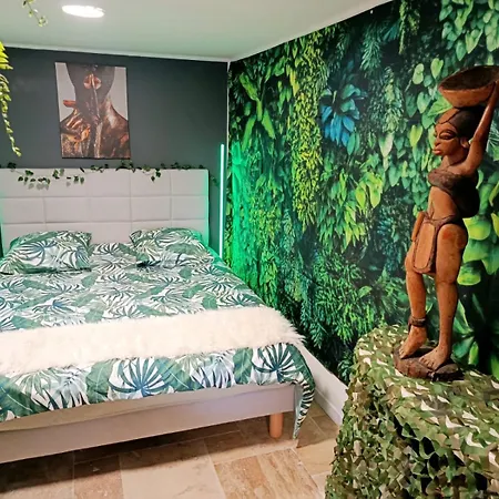 Secret Jungle Apartment *